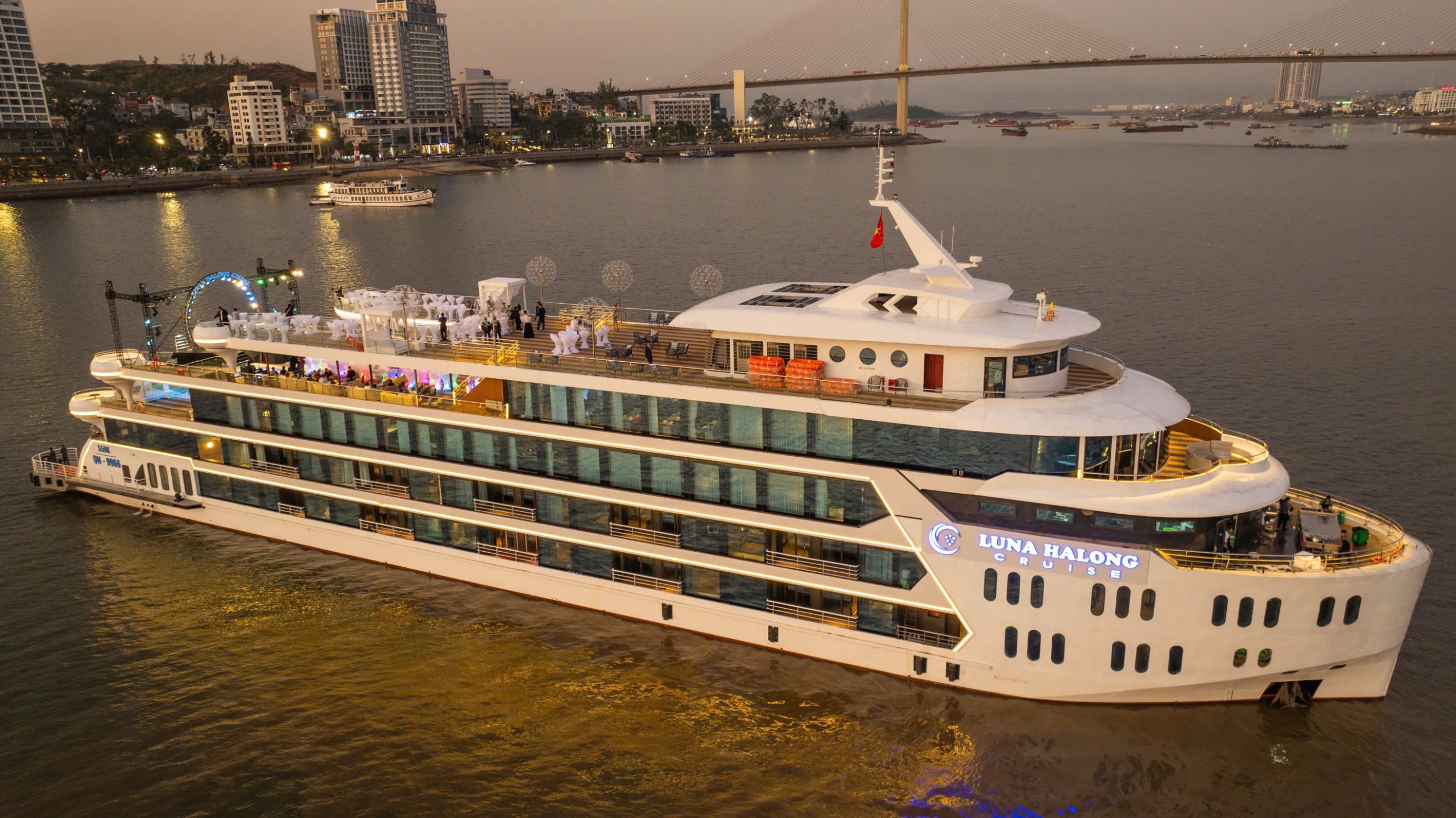 Luna Cruise Hạ Long